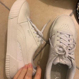 gently used puma sneakers!